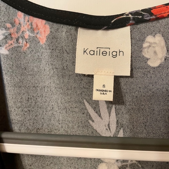 FLORAL MATERNITY / NURSING WRAP BLOUSE - SIZE SMALL - Picture 7 of 7